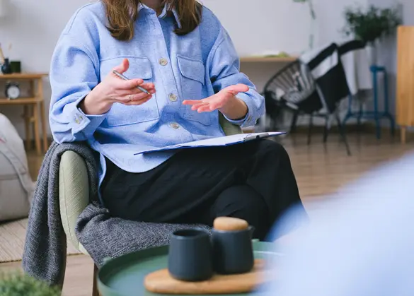 treatment for eating disorders | psychologist with eating disorder client